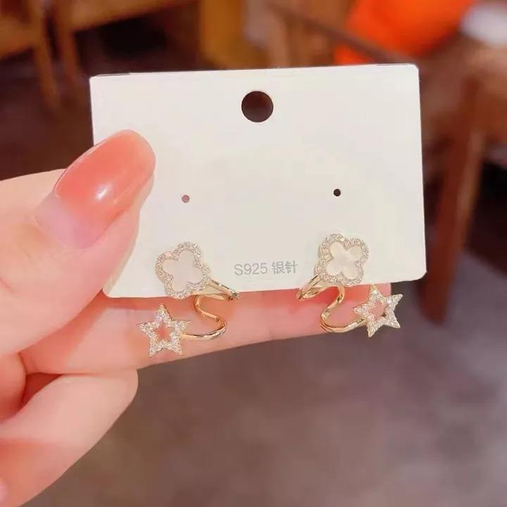 Korean Earrings : Vibrato live four leaf Clover